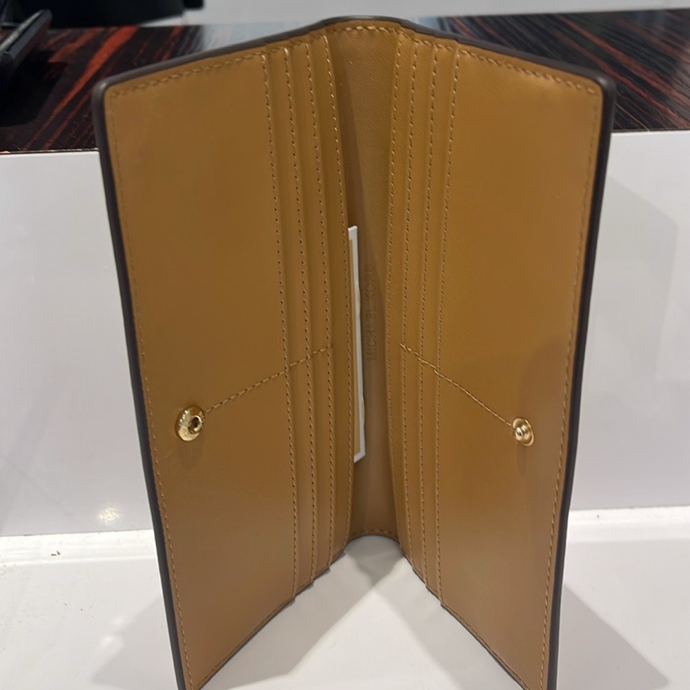 Michael Kors Reed Large Bifold Pebbled Leather Snap Wallet Card Case
Deer
NWT - Picture 14 of 16